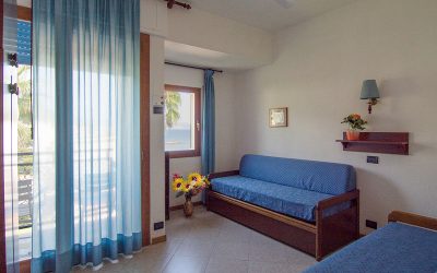 Three-room apartment with lateral sea view