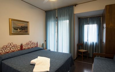 Two-room apartment with lateral sea view